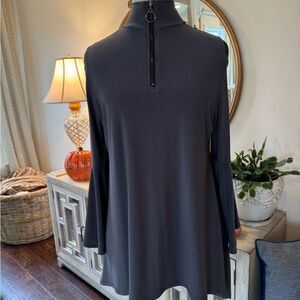 IC Gray Long Sleeve peekaboo shoulders Top size small